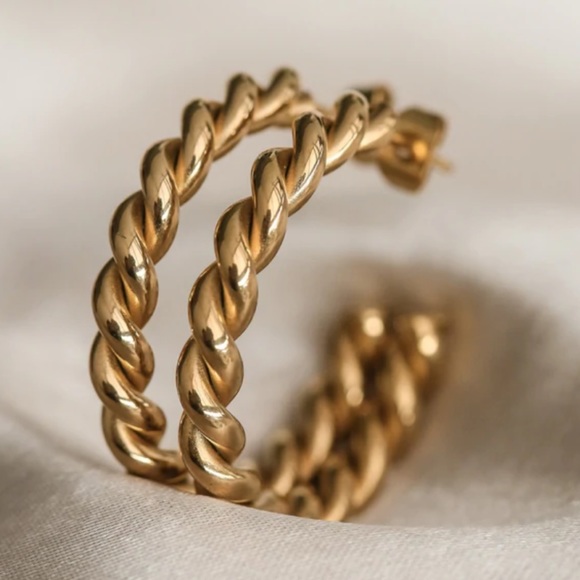 Twisted earrings - Picture 3 of 4